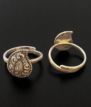 The Prashanti Silver Paisley Nakshi Toe-Rings