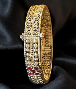 The Samyukta Silver Filigree Openable Bracelet - Single (Oxidised-Size /2.2/2.4/2.6/2.8)