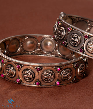 The Aryahi Silver Lakshmi Coin Openable Kada Bracelet-Single(Oxidised/Size 2.2/2.4/2.6/2.8)