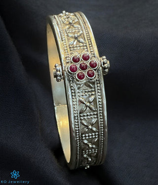 The Atyukti Silver Antique Openable Bracelet-Single (Oxidised/Size/2.2/2.4/2.6/2.8)