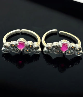 The Tiara Silver Marcasite Toe-Rings (Red)