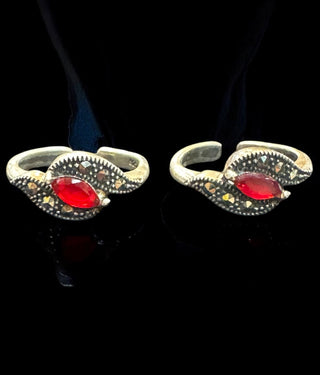 The Vinila Silver Marcasite Toe-Rings (Red)