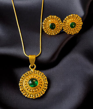 The Yuktvaa Silver Pendant Set (Green)