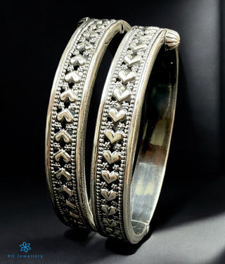 The Yudhvan Silver Antique Openable Bracelet -Single(Oxidised/Size/2.2/2.4/2.6/2.8)