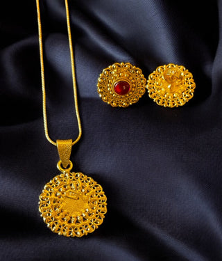 The Yuktvaa Silver Pendant Set (Red)