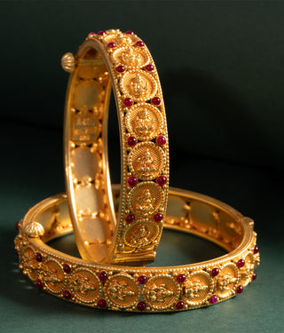 The Aryahi Silver Lakshmi Coin Openable Kada Bracelet (Red/Size 2.2/2.4/2.6/2.8)