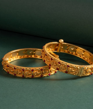 The Aryahi Silver Lakshmi Coin Openable Kada Bracelet (Red/Size 2.2/2.4/2.6/2.8)