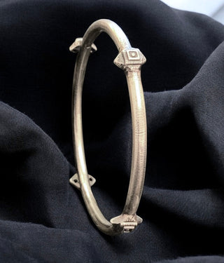 The Mayada Silver Antique Bangle-Single (Oxidised/Size /2.2/2.4/2.6/2.8)