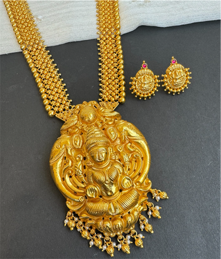 The Devashri Silver Nakkasi Necklace & Earrings