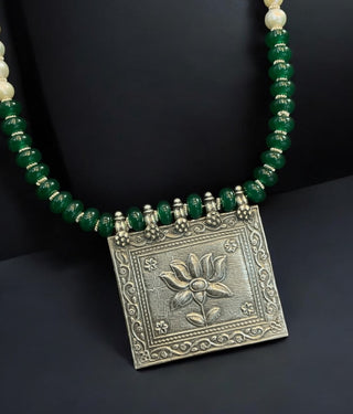 The Mrunal Silver Onyx & Pearl Necklace