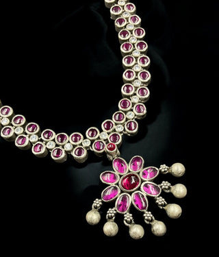 The Nivi Addige Silver Necklace (Red/Oxidised)