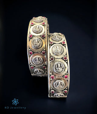 The Aryahi Silver Lakshmi Coin Openable Kada Bracelet-Single(Oxidised/Size 2.2/2.4/2.6/2.8)