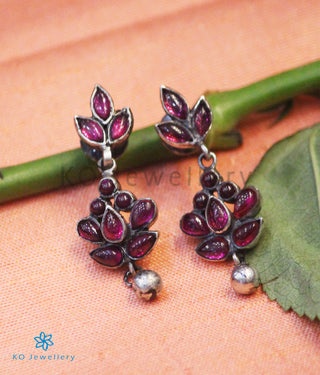 The Vaishnavi Silver Kemp Pendant (Oxidised)