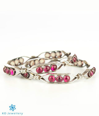 The Vanya Silver Kempu Bangle(Oxidised/Size 2.2/2.4/2.6/2.8)