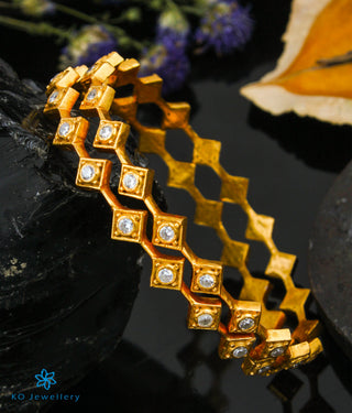 The Ihita Silver Solitaire Bangle-Single(Size 2.2/2.4/2.6/2.8)