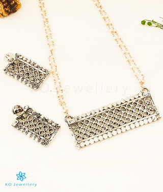 The Kriti Silver Pearl Necklace (Oxidised)