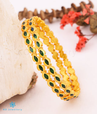 The Eka Silver Kempu Bangle (Green/Size 2.2/2.4/2.6/2.8)