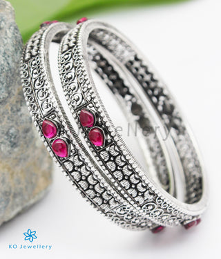 The Lipika Silver Kemp Bangle-Single (Oxidised/Size/2.2/2.4/2.6/2.8 )