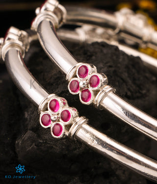 The Pratham Silver Bangle-Single (Oxidised/Size 2.2/2.4/2.6/2.8)