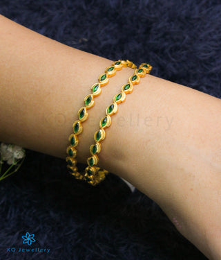 The Eka Silver Kempu Bangle (Green/Size 2.2/2.4/2.6/2.8)