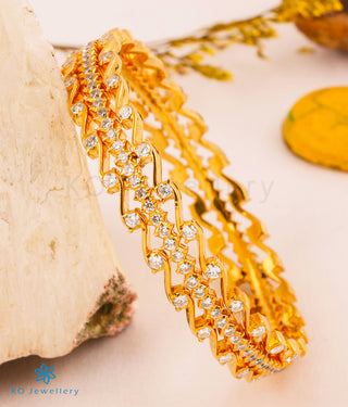 The Bodhi Silver Solitaire Bangle (Size 2.6)